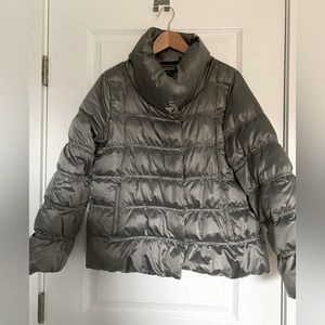 Silver puffer jacket with 80/20 down feather